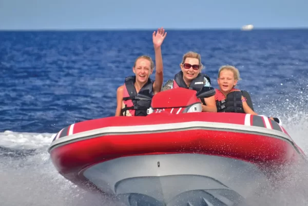 Group Tubing on Speedboat in Dubai - Image 4